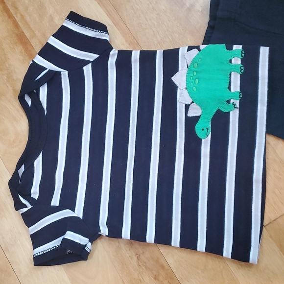 Carter's dino play outfit size 12M - Picture 2 of 6